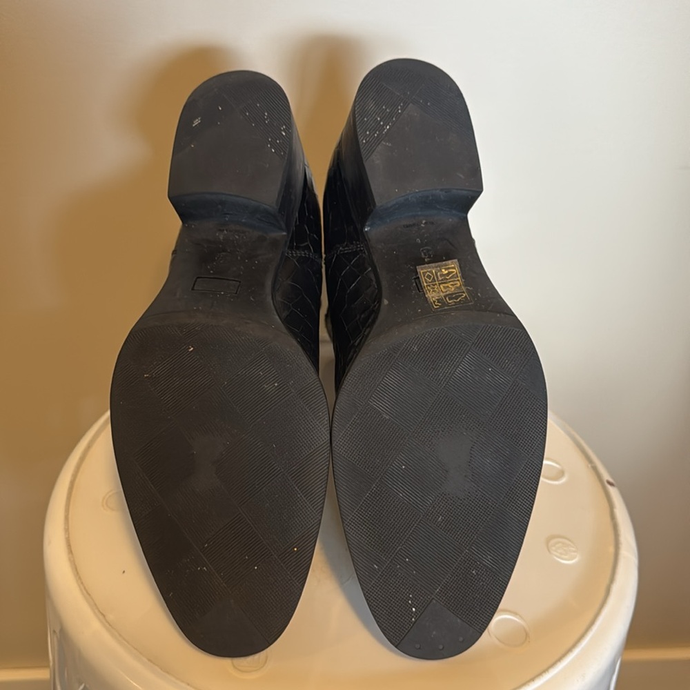 Women's Black Croc-Embossed Chelsea Booties - Picture 5 of 7